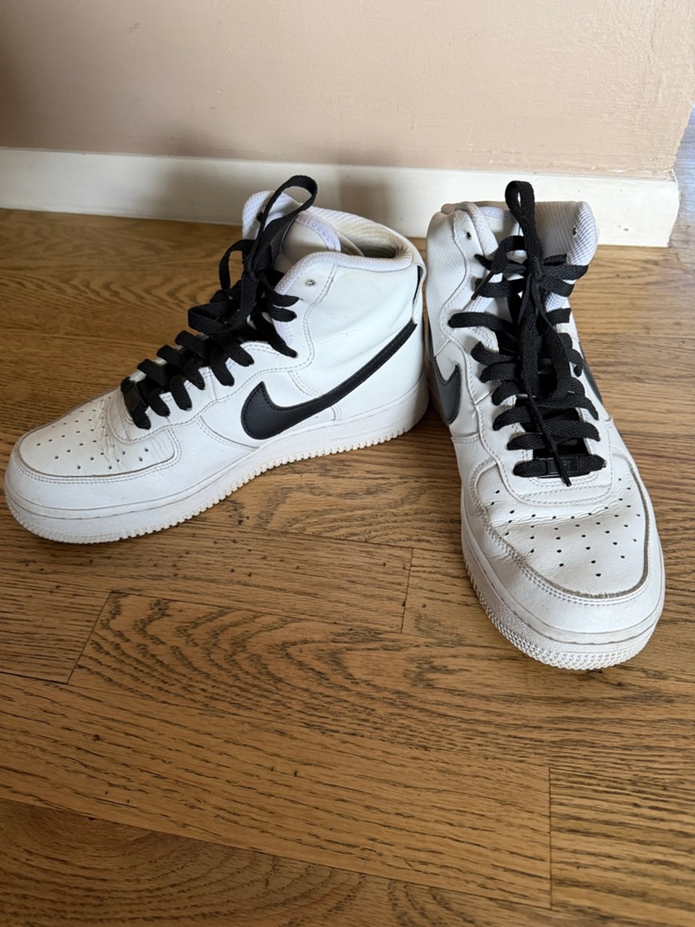 Nike Air Force 1 White/Black Sneakers